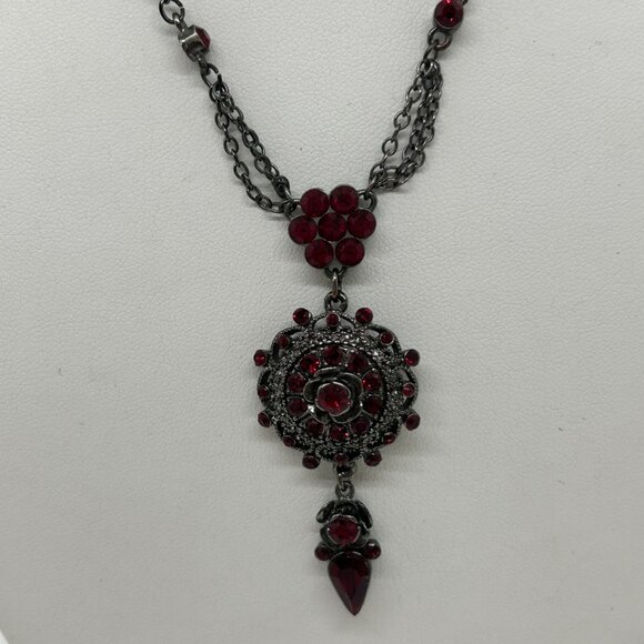 Vintage Vida Red Rhinestone Necklace Gothic Vampire Gun Metal Statement Pendant - Picture 3 of 11